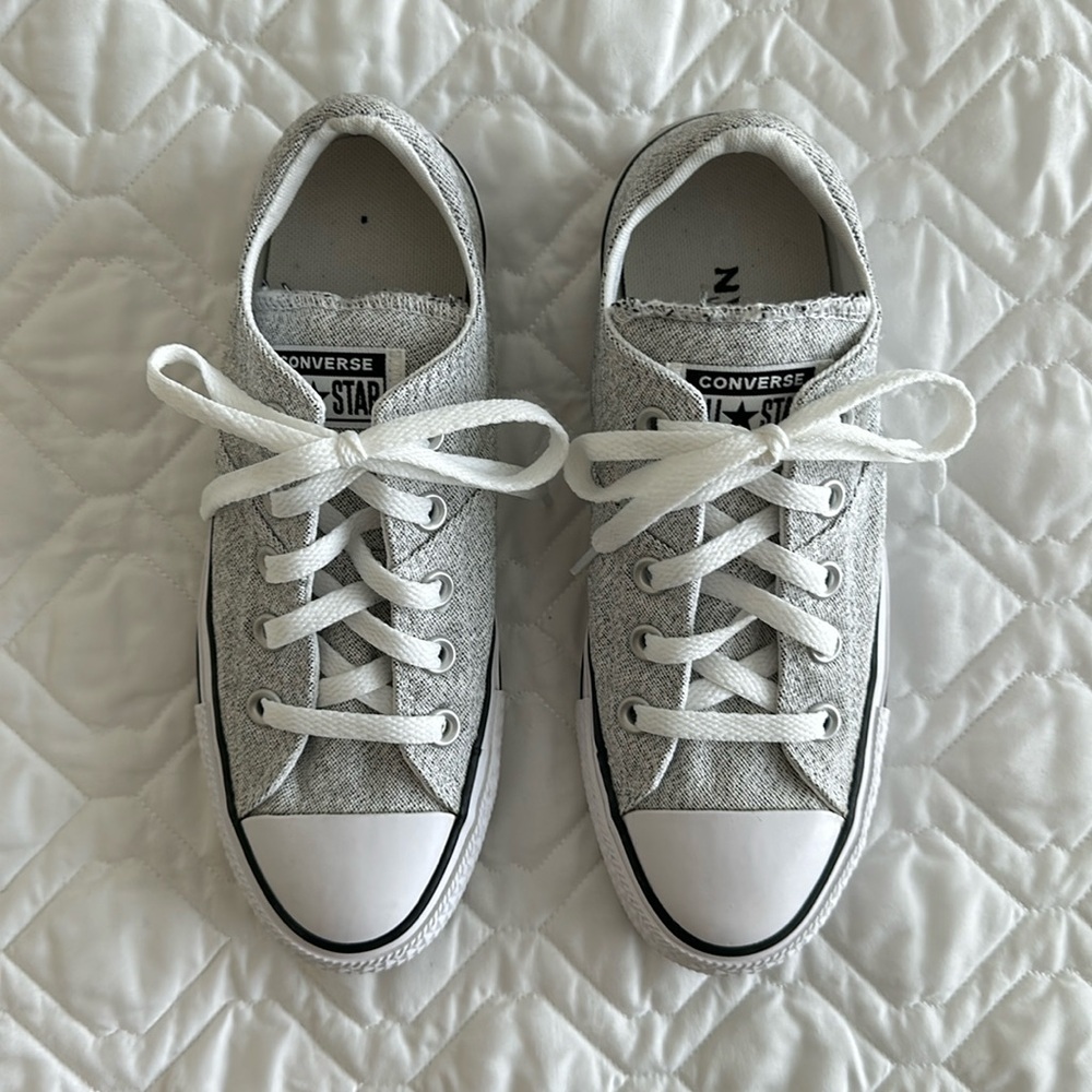 Converse Chuck Taylor Low Top Sneakers